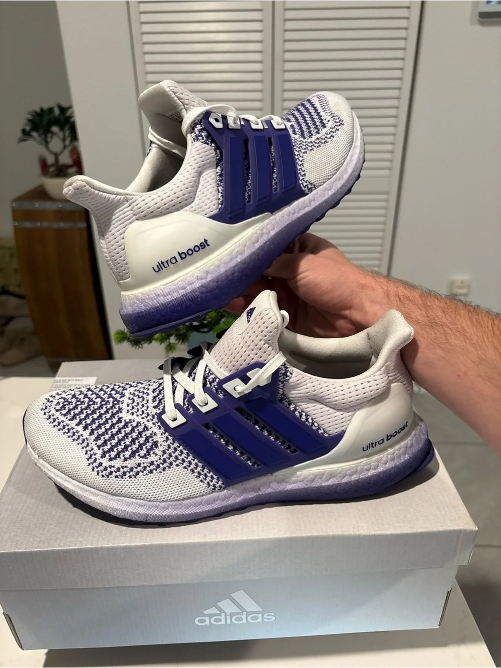 Adidas Ultraboost 1.0 Women’s purple graffiti running shoes size 10 like new